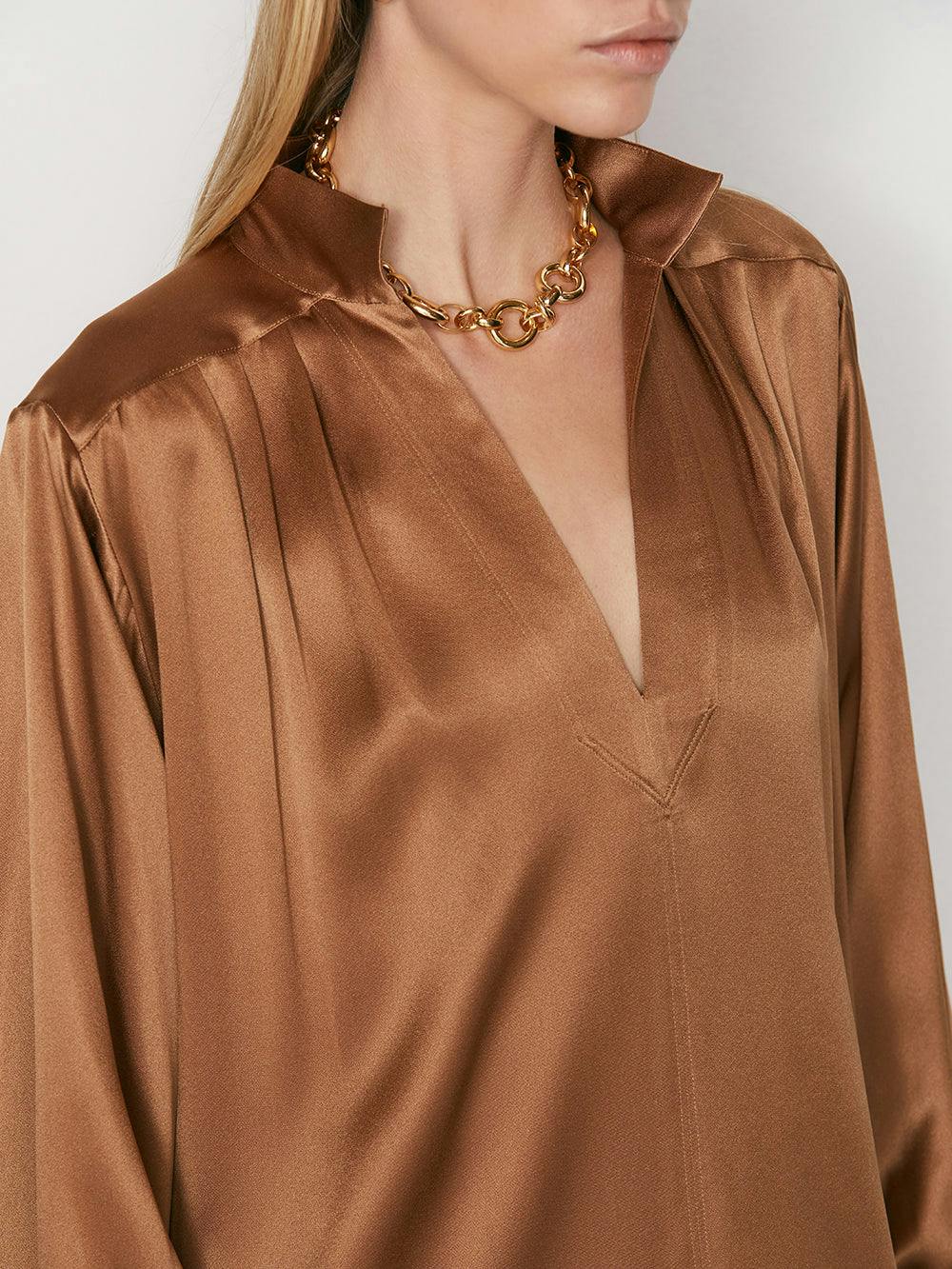 detail shoulder view alt:size alt:fit1